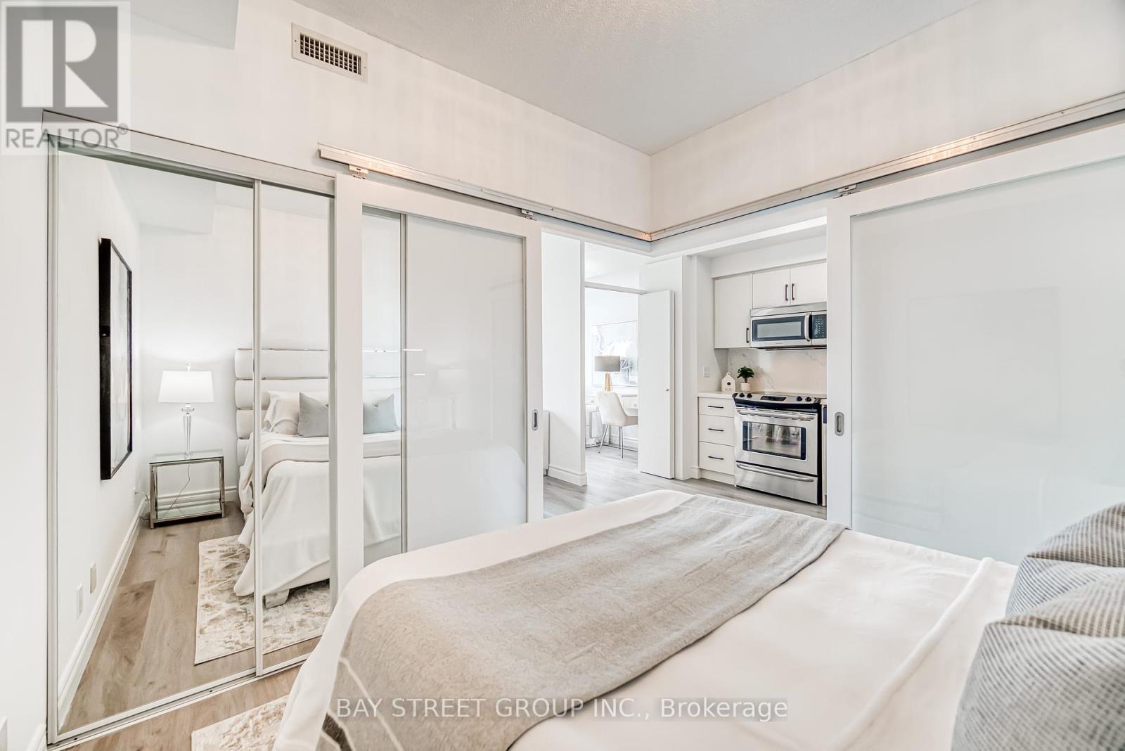 Photo 19 of 4801 832 Bay Street, Toronto ON