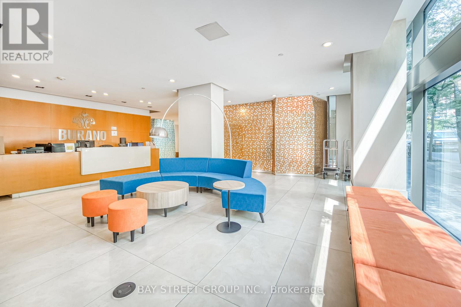 Photo 2 of 4801 832 Bay Street, Toronto ON