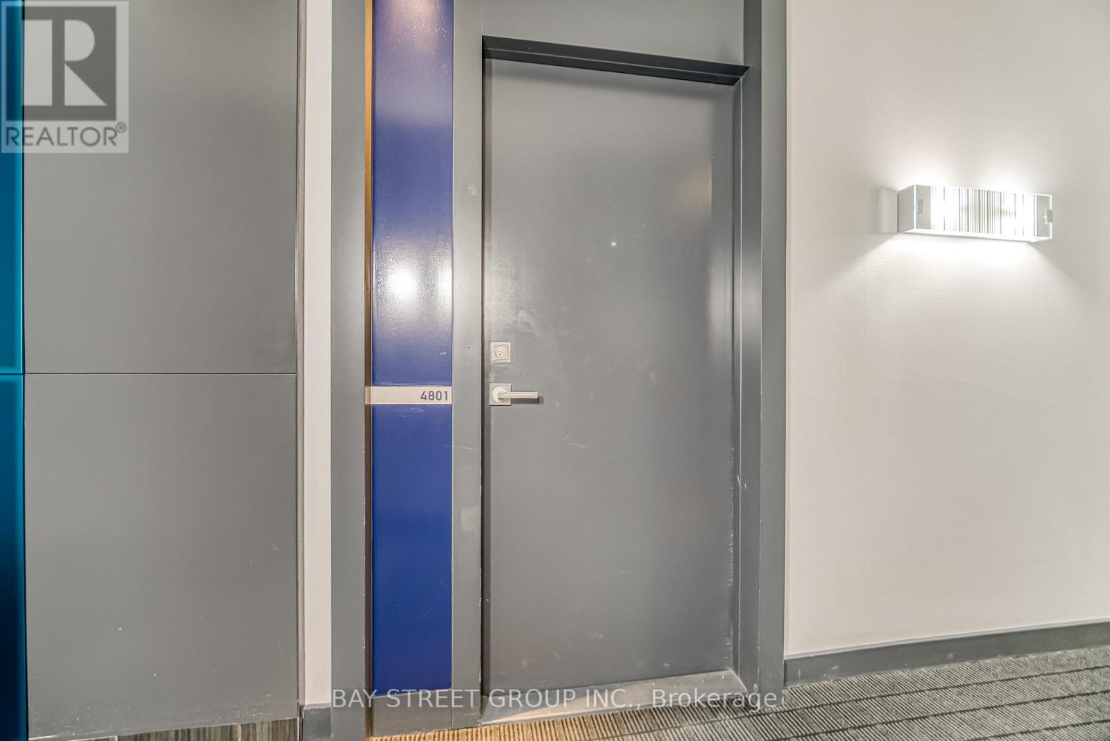 Photo 3 of 4801 832 Bay Street, Toronto ON