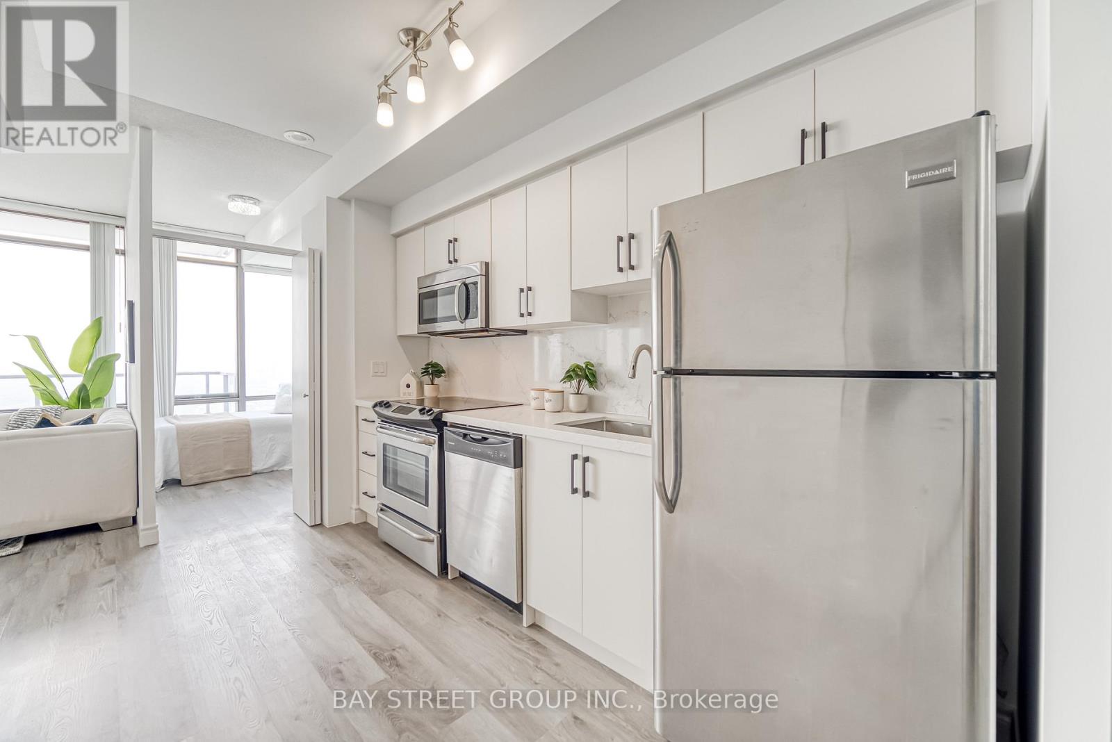 Photo 5 of 4801 832 Bay Street, Toronto ON
