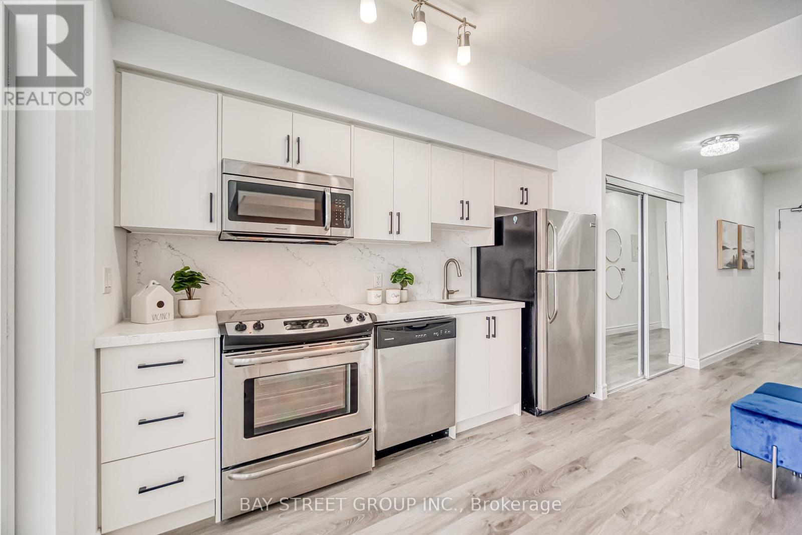 Photo 7 of 4801 832 Bay Street, Toronto ON