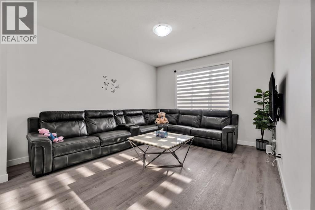 Photo 15 of 649 Reynolds Crescent Sw, Airdrie AB