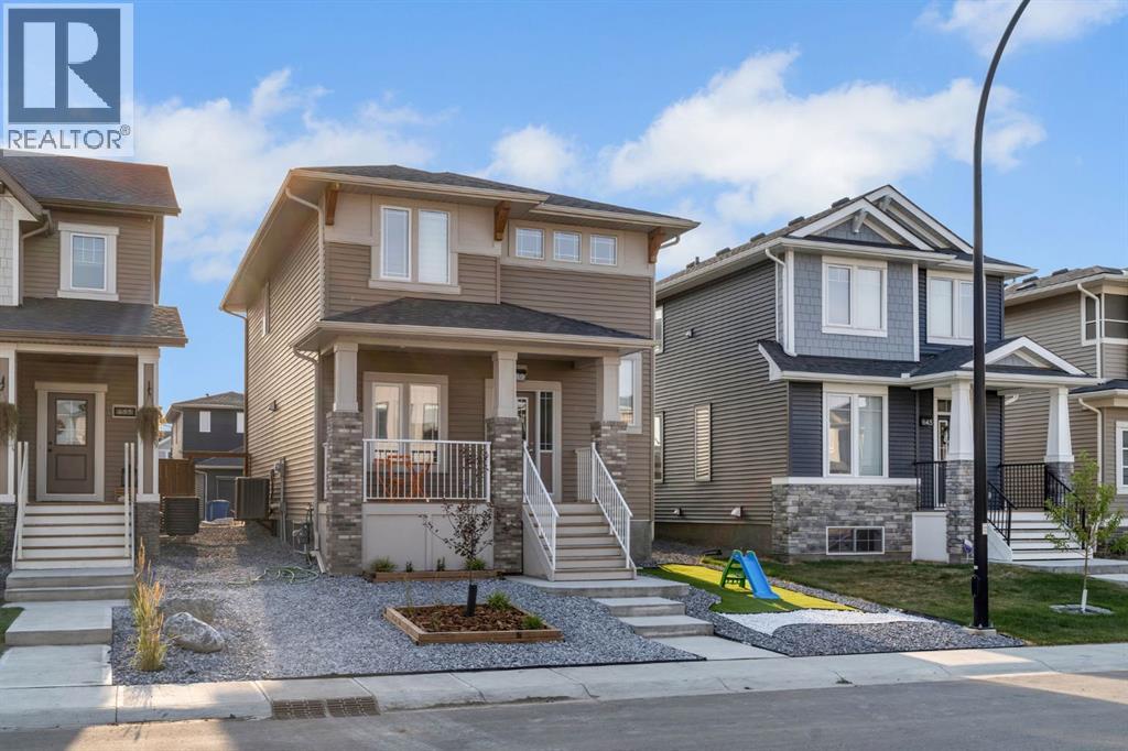 Photo 2 of 649 Reynolds Crescent Sw, Airdrie AB