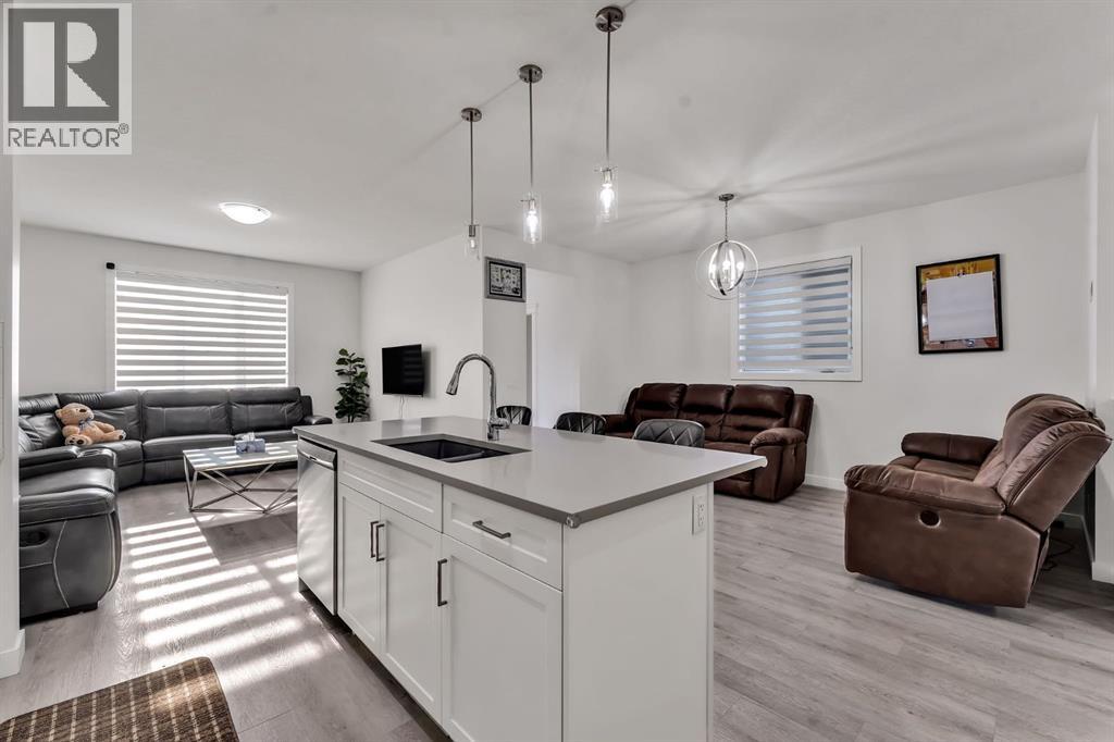 Photo 14 of 649 Reynolds Crescent Sw, Airdrie AB