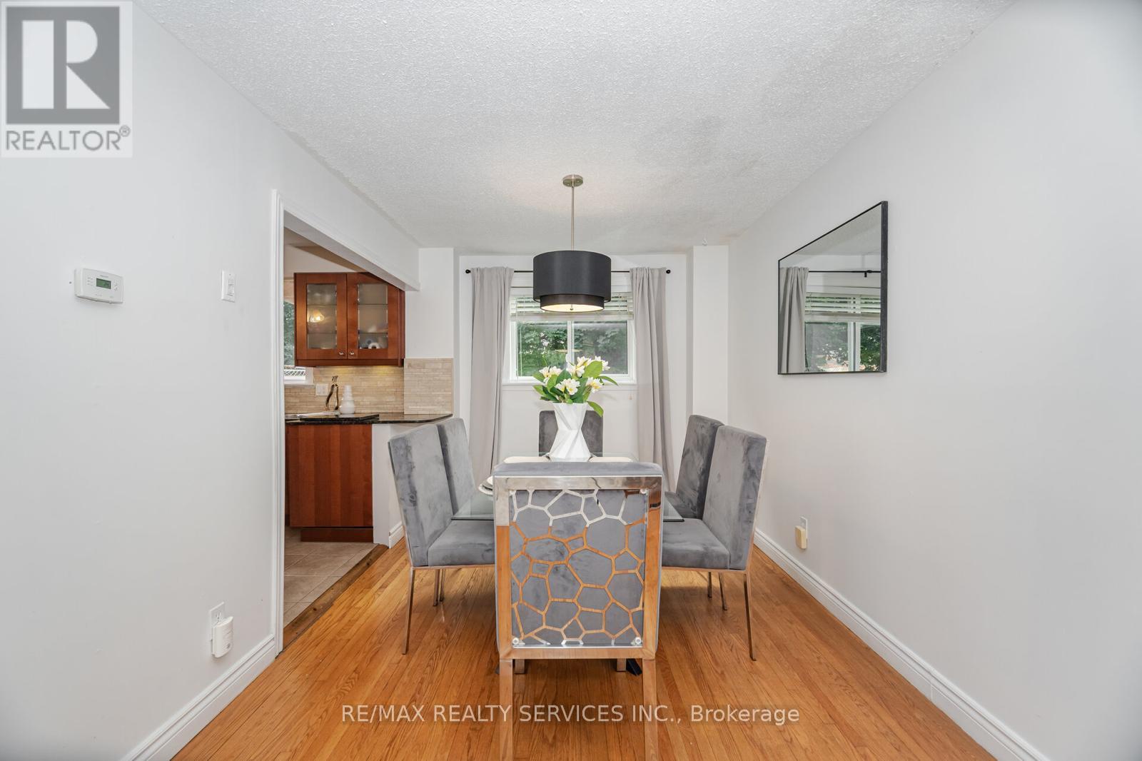 Photo 11 of 62 Ambleside Drive, Brampton ON