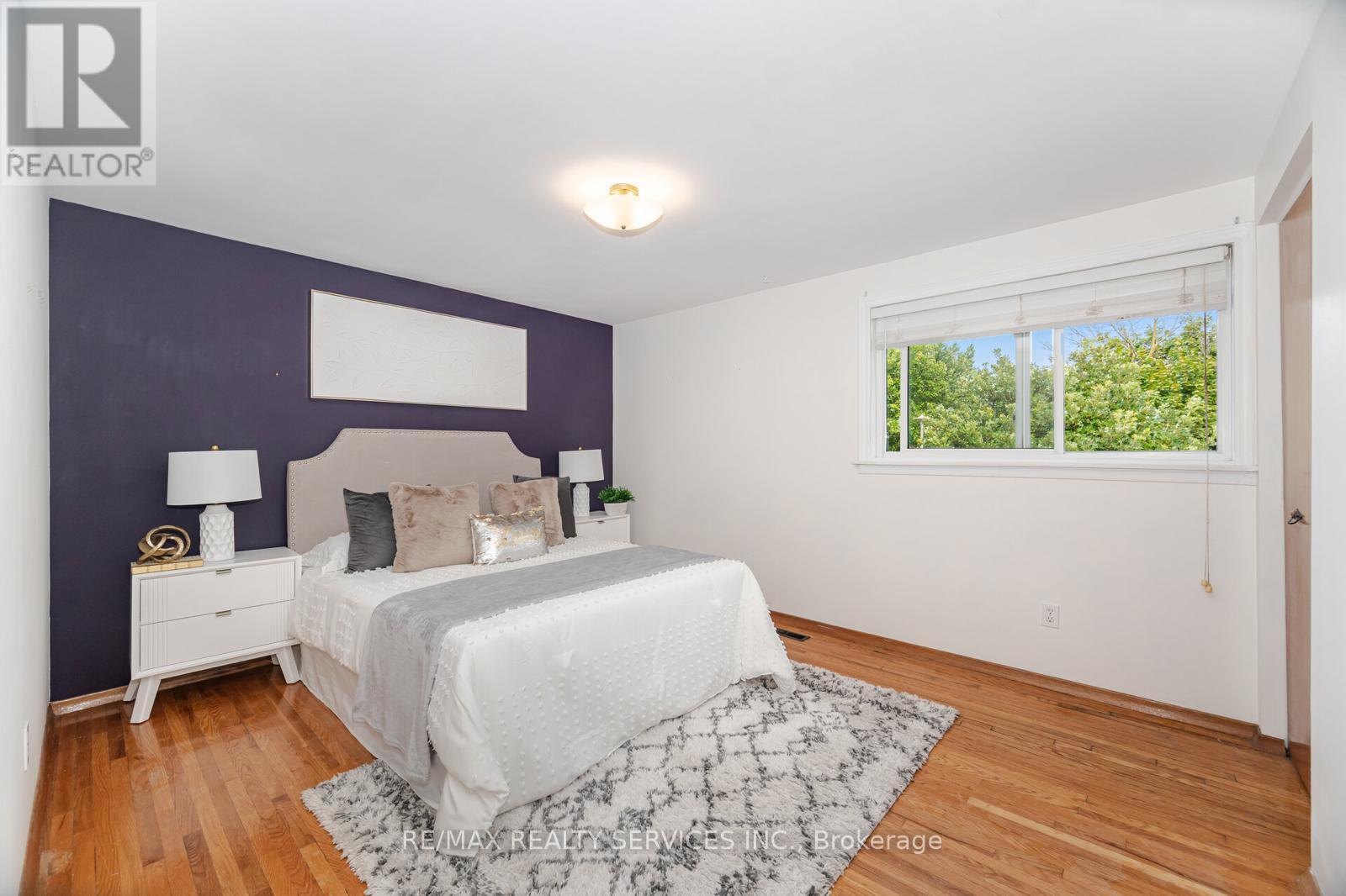 Photo 17 of 62 Ambleside Drive, Brampton ON
