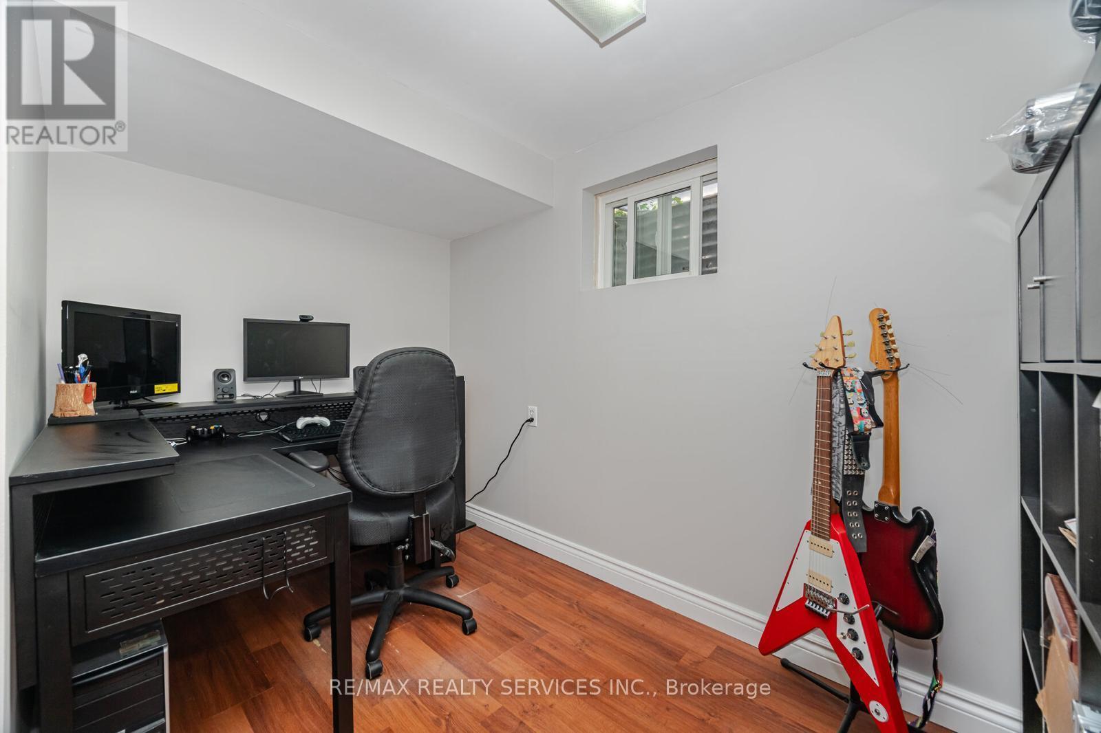 Photo 22 of 62 Ambleside Drive, Brampton ON
