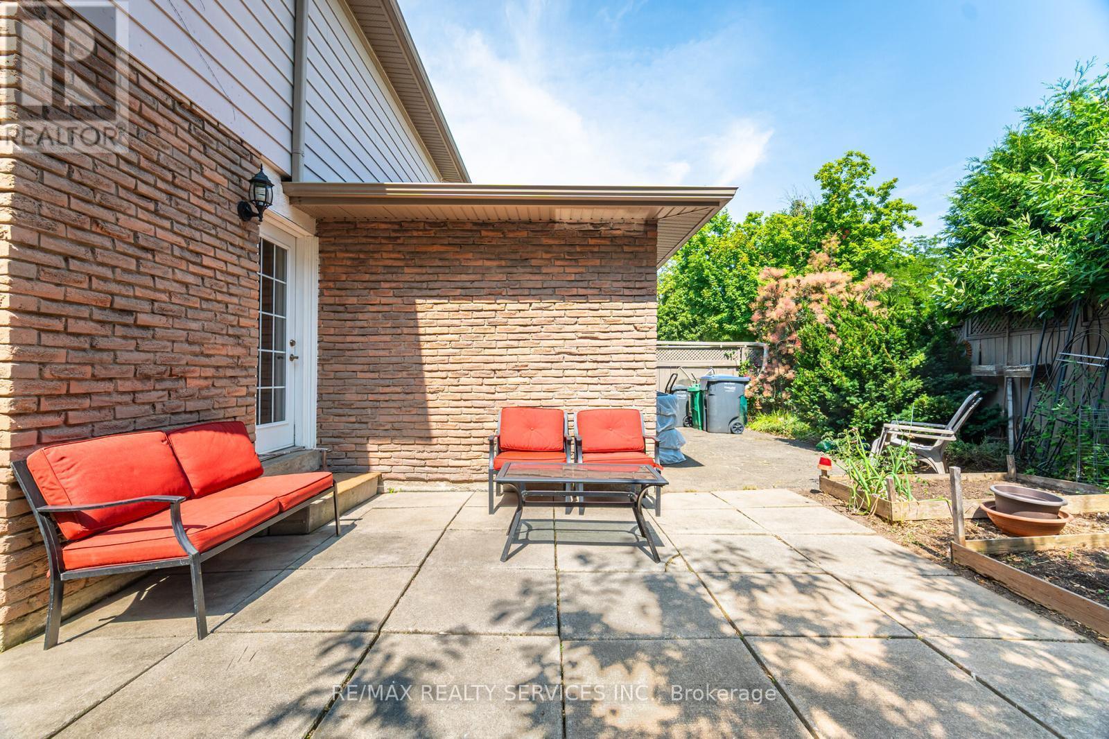 Photo 28 of 62 Ambleside Drive, Brampton ON