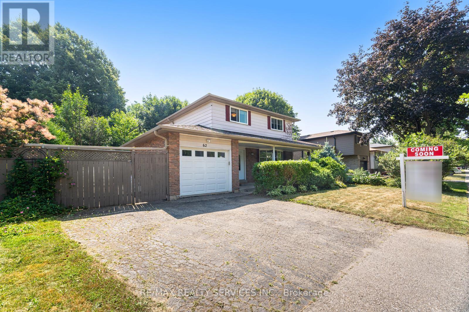 Photo 3 of 62 Ambleside Drive, Brampton ON