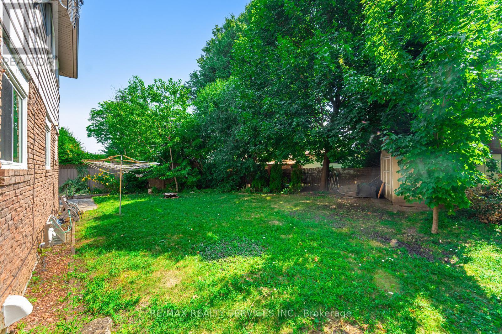 Photo 30 of 62 Ambleside Drive, Brampton ON