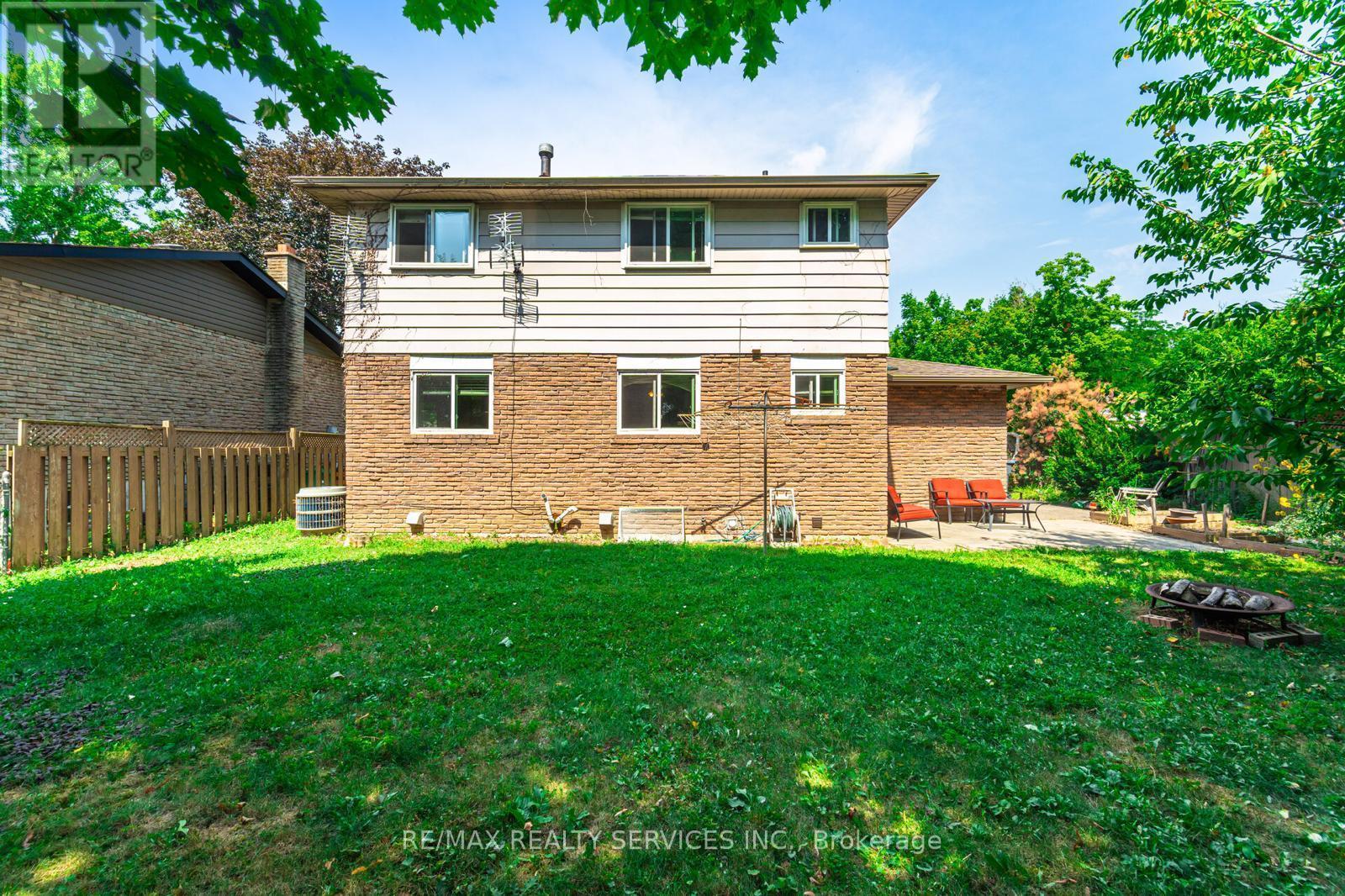 Photo 32 of 62 Ambleside Drive, Brampton ON