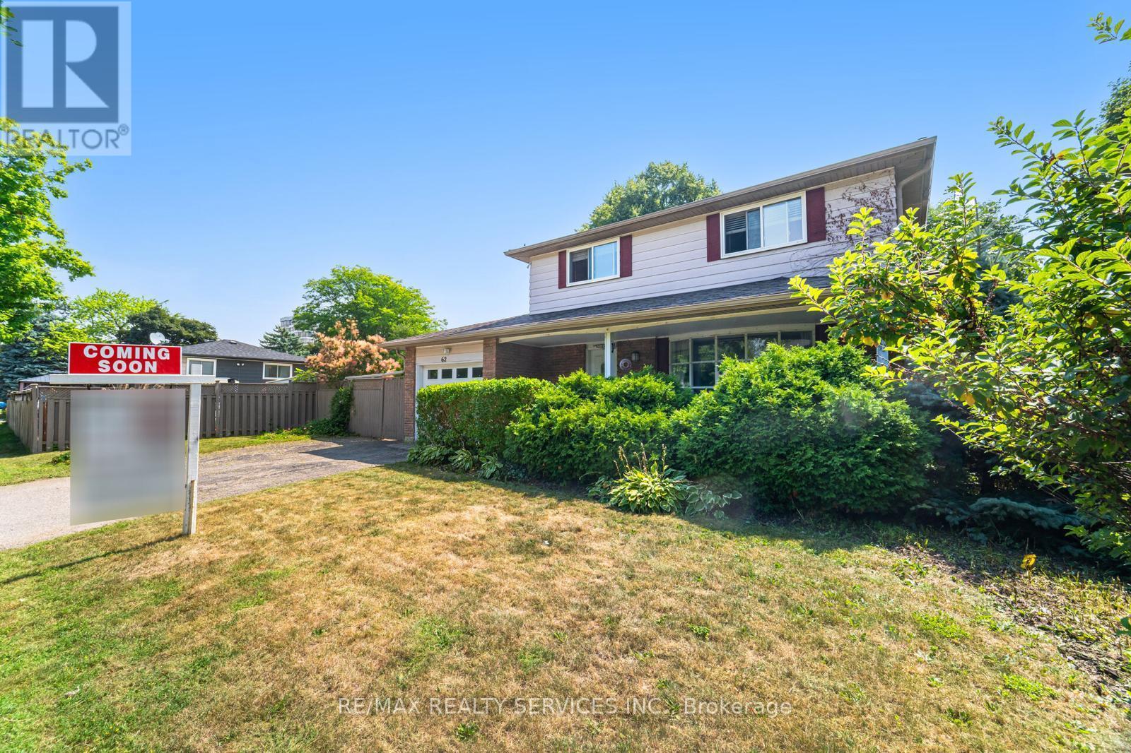 Photo 4 of 62 Ambleside Drive, Brampton ON