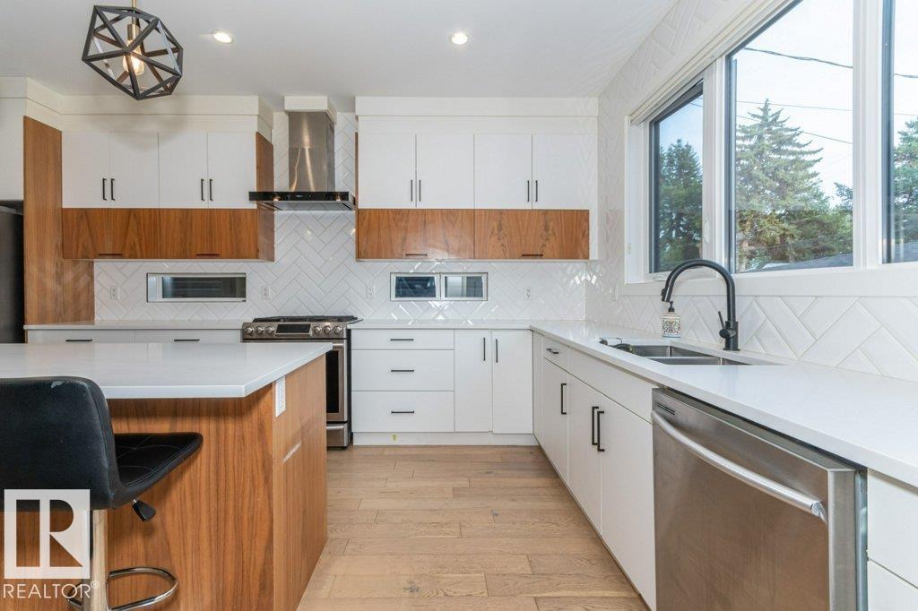 Photo 12 of 11441 74 Av Nw Nw, Edmonton AB