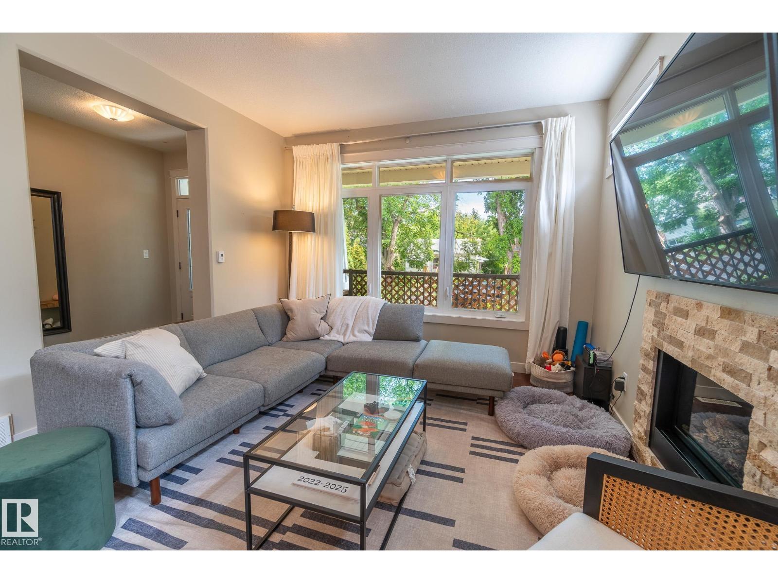 Photo 1 of 11734 129 St Nw, Edmonton AB