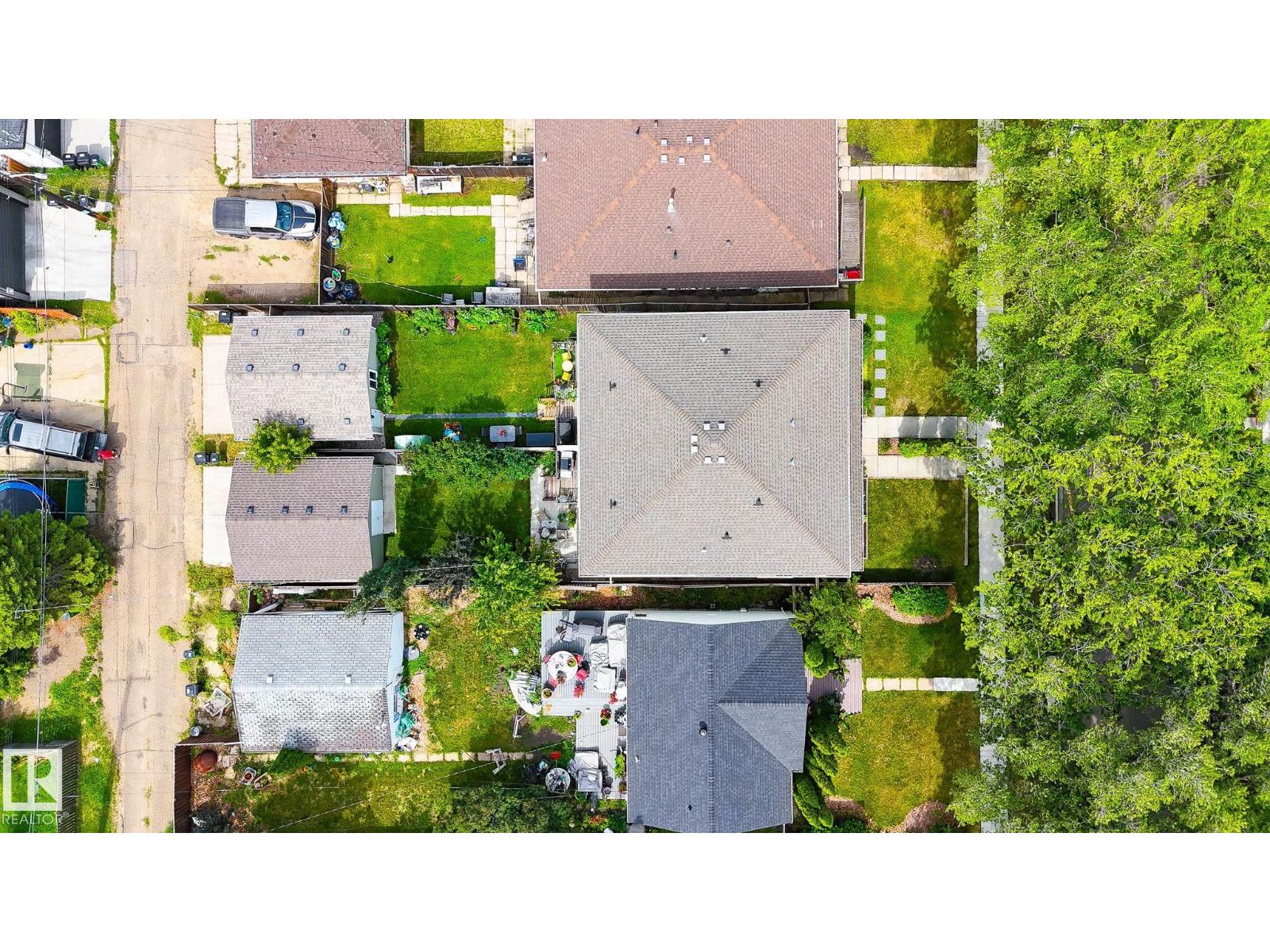 Photo 15 of 11734 129 St Nw, Edmonton AB