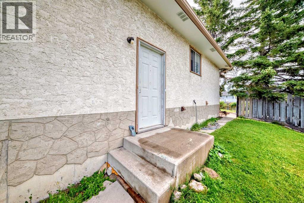 Multi-family House Bi-level for Sale in  Rundlehorn Drive NE Pineridge Calgary 