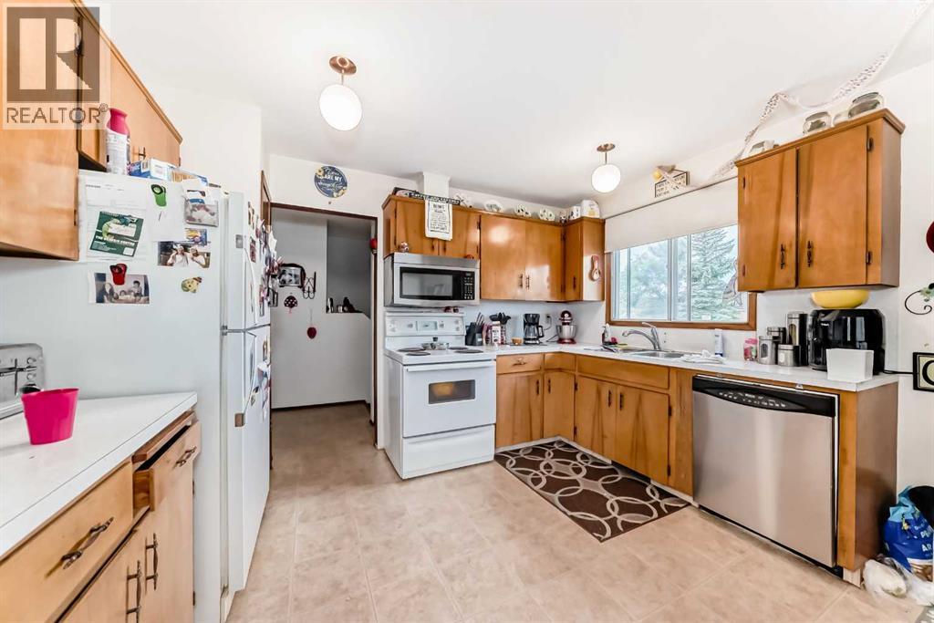 Multi-family House Bi-level for Sale in  Rundlehorn Drive NE Pineridge Calgary 
