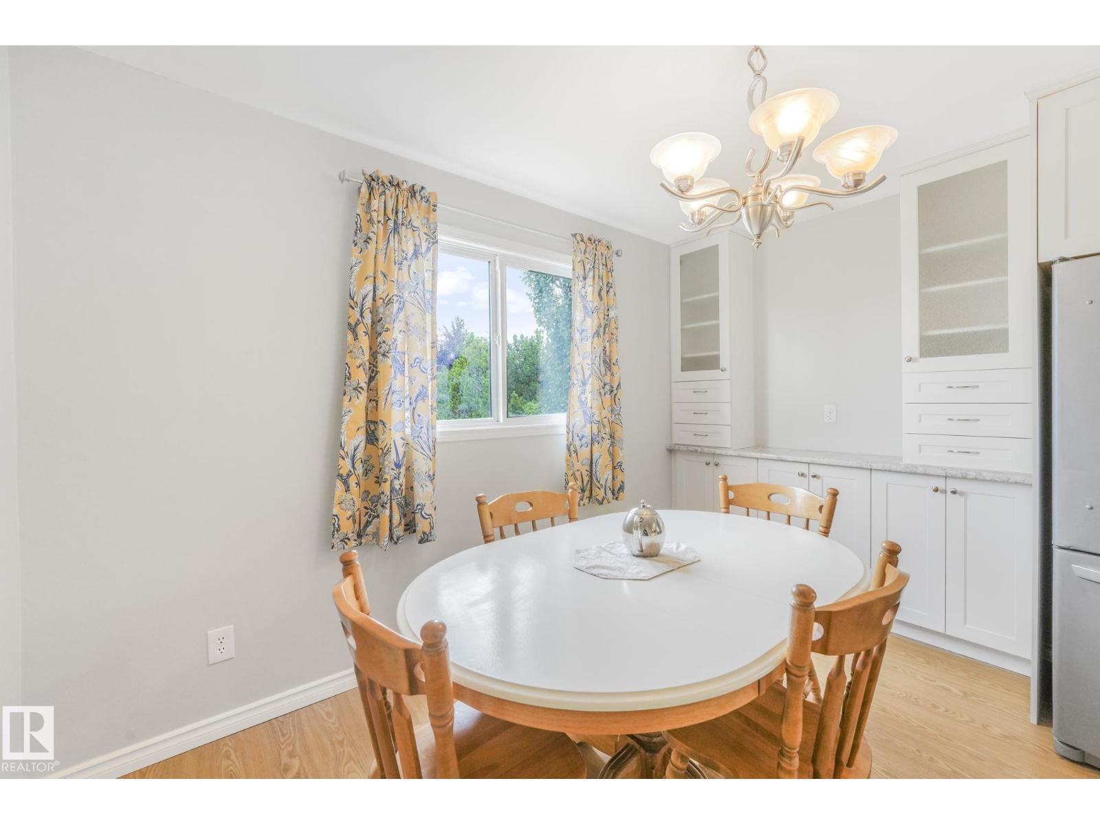 Photo 11 of 4611 10 Av Nw, Edmonton AB