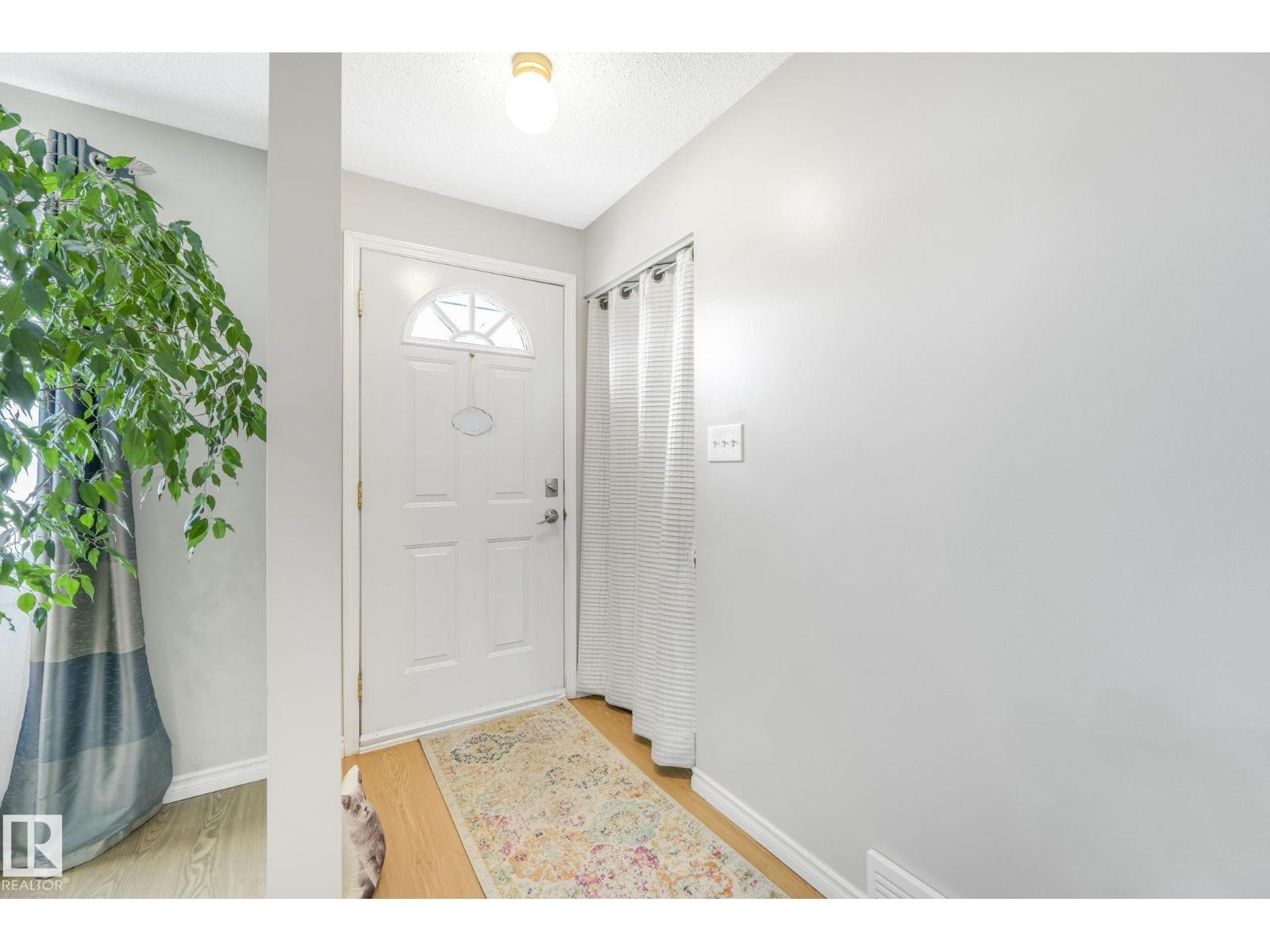 Photo 3 of 4611 10 Av Nw, Edmonton AB