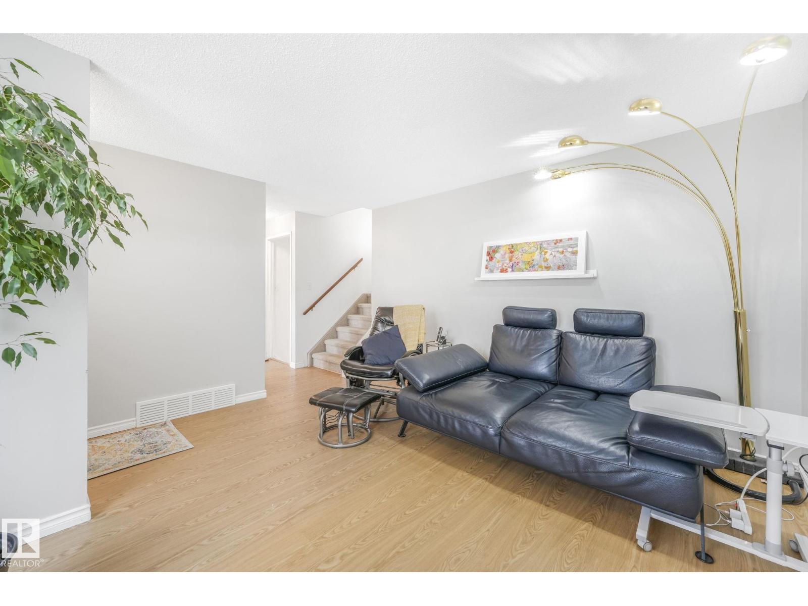 Photo 4 of 4611 10 Av Nw, Edmonton AB