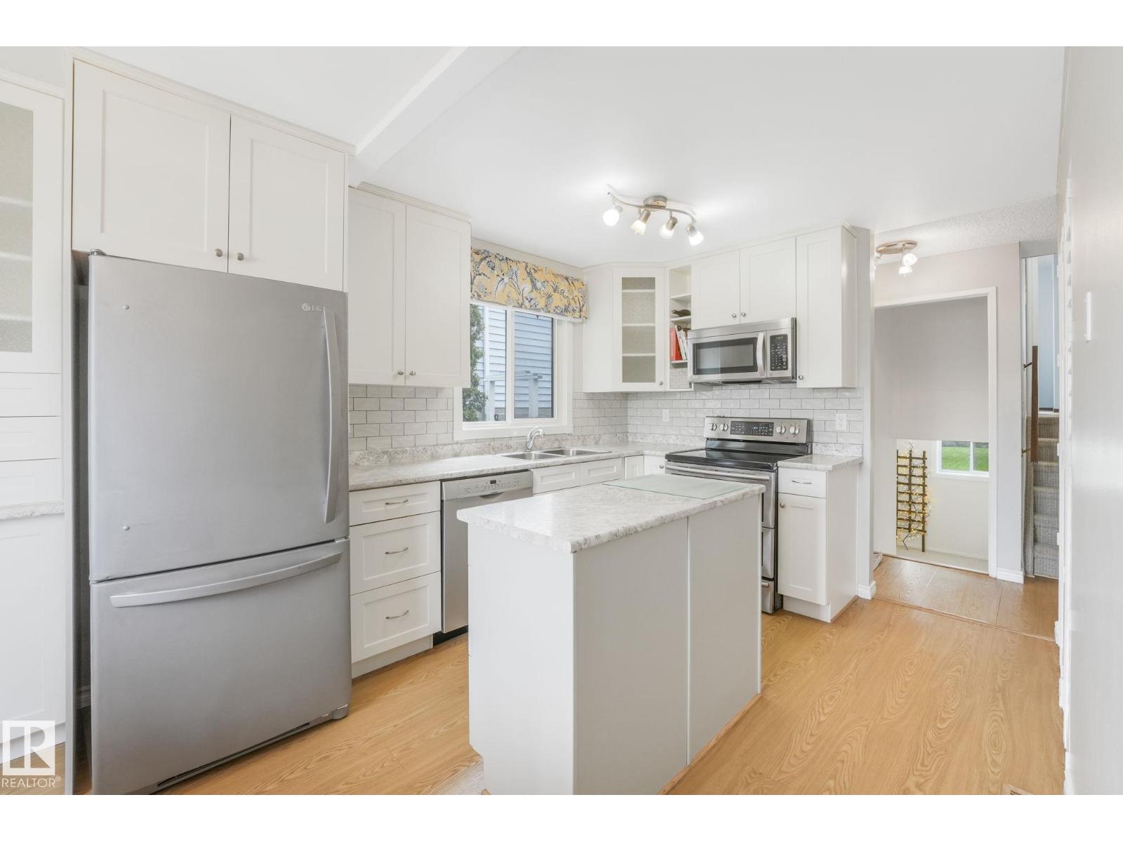 Photo 6 of 4611 10 Av Nw, Edmonton AB