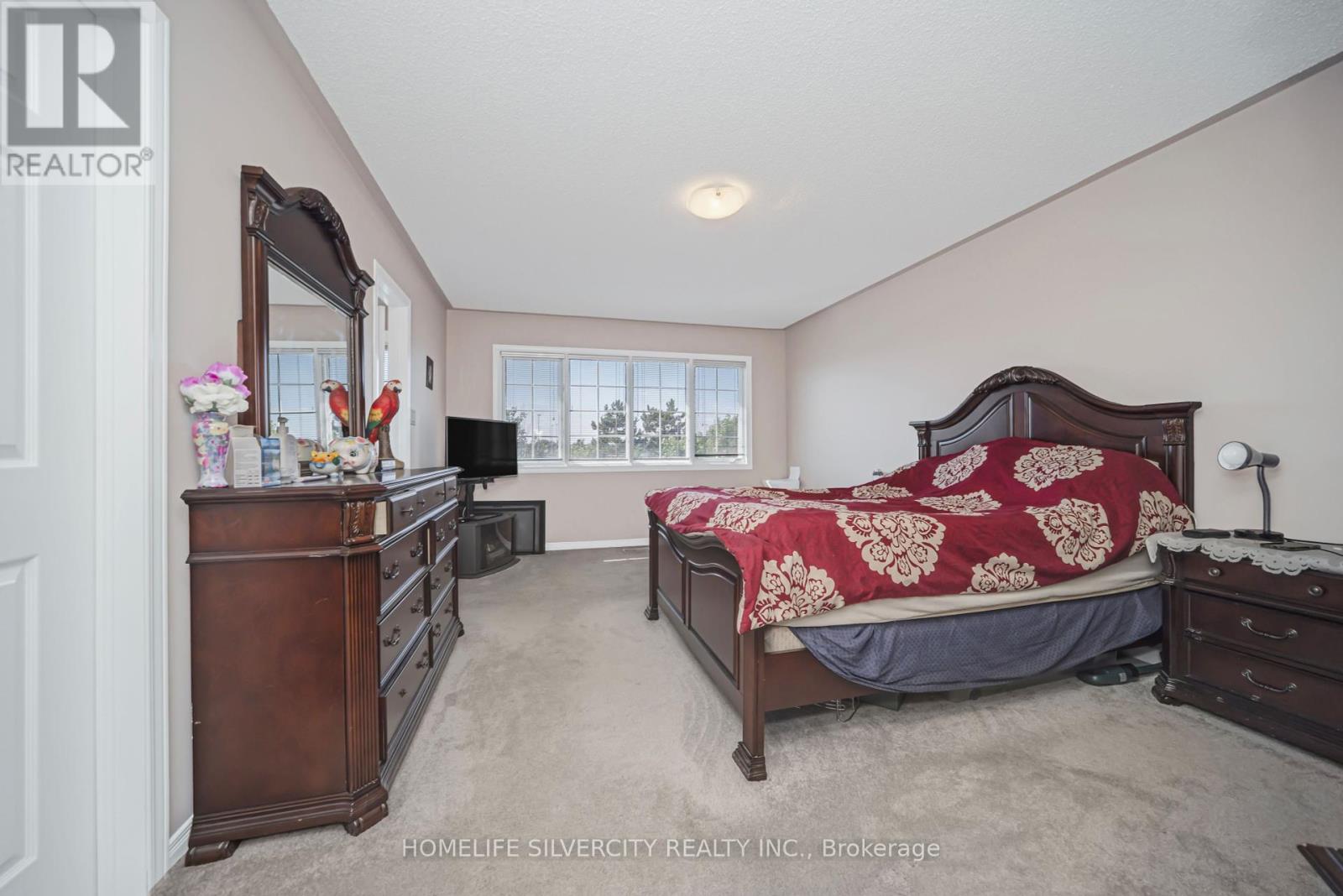 Photo 29 of 37 Loons Call Crescent N, Brampton ON