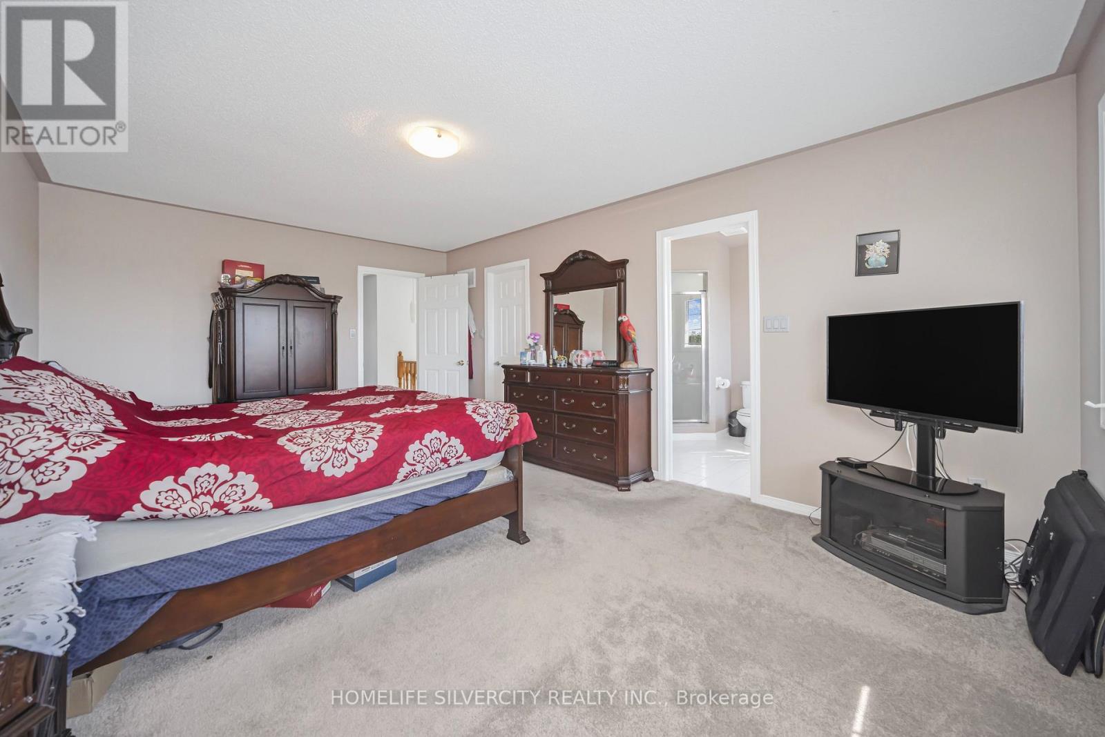 Photo 31 of 37 Loons Call Crescent N, Brampton ON