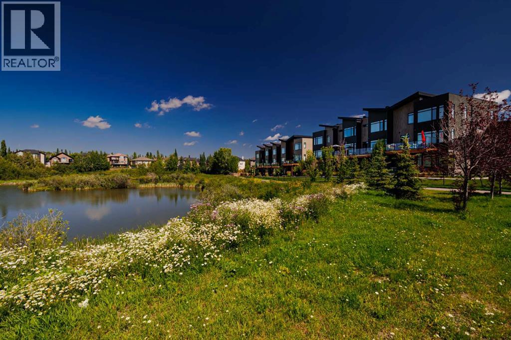 Single Family House for Sale in  Royal Elm Green NW Royal Oak Calgary 