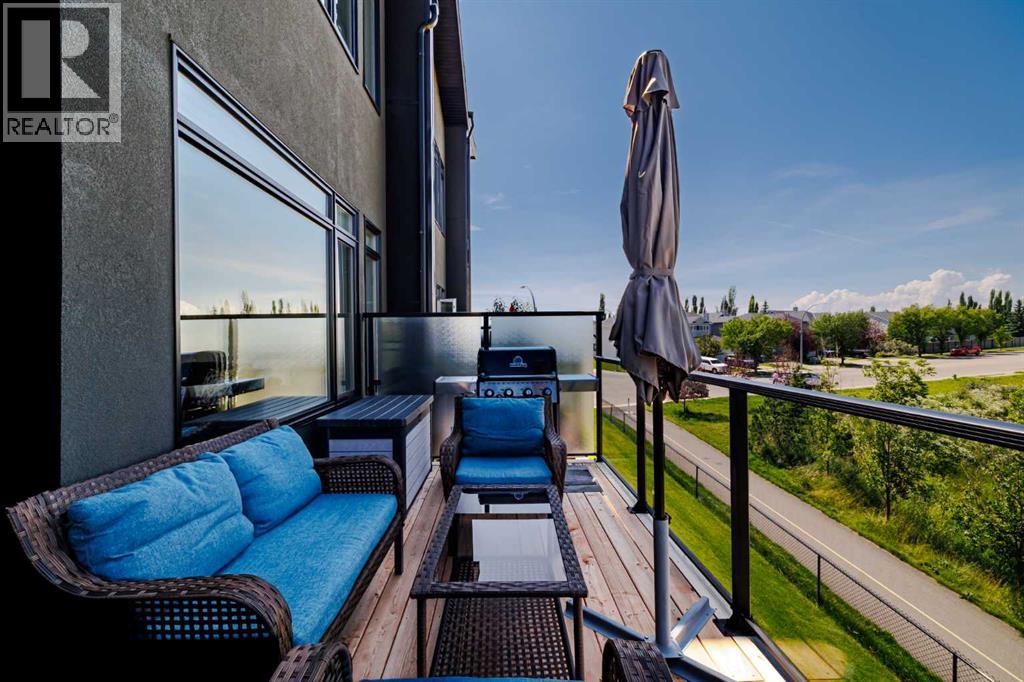 Single Family House for Sale in  Royal Elm Green NW Royal Oak Calgary 