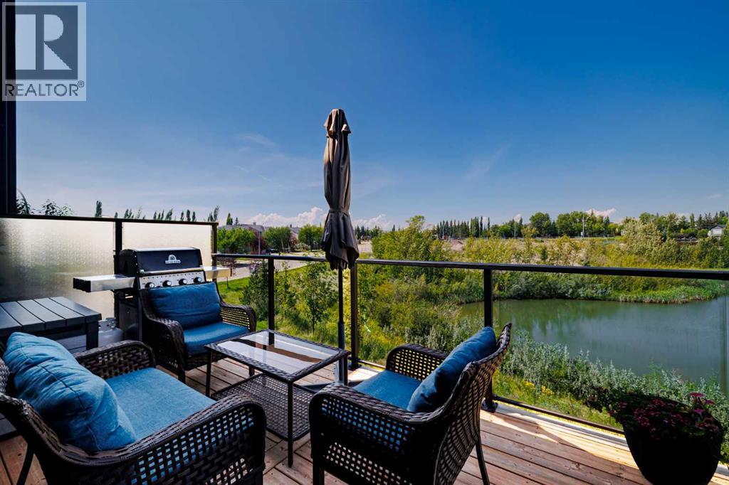 Single Family House for Sale in  Royal Elm Green NW Royal Oak Calgary 