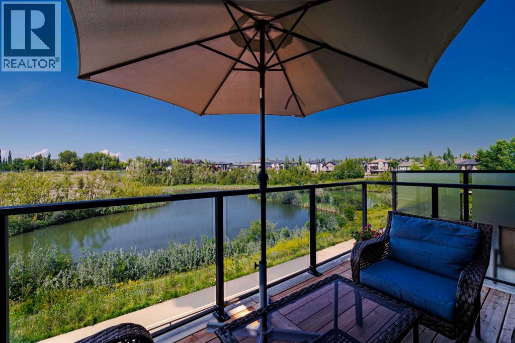 Single Family House for Sale in  Royal Elm Green NW Royal Oak Calgary 