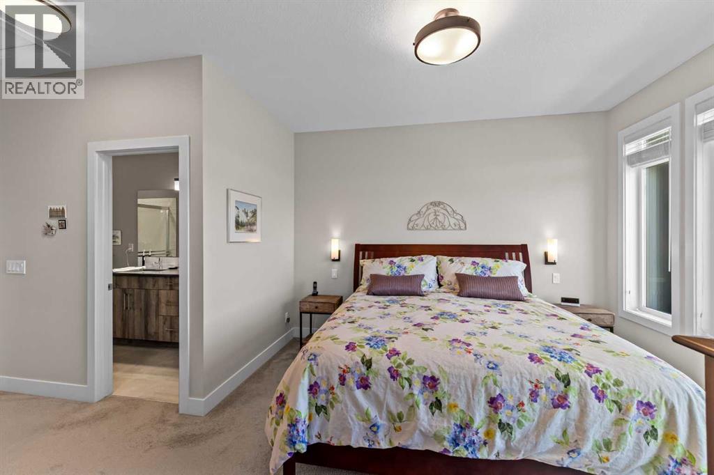 Single Family House for Sale in  Royal Elm Green NW Royal Oak Calgary 