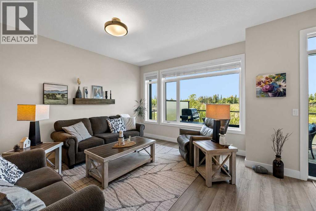 Single Family House for Sale in  Royal Elm Green NW Royal Oak Calgary 