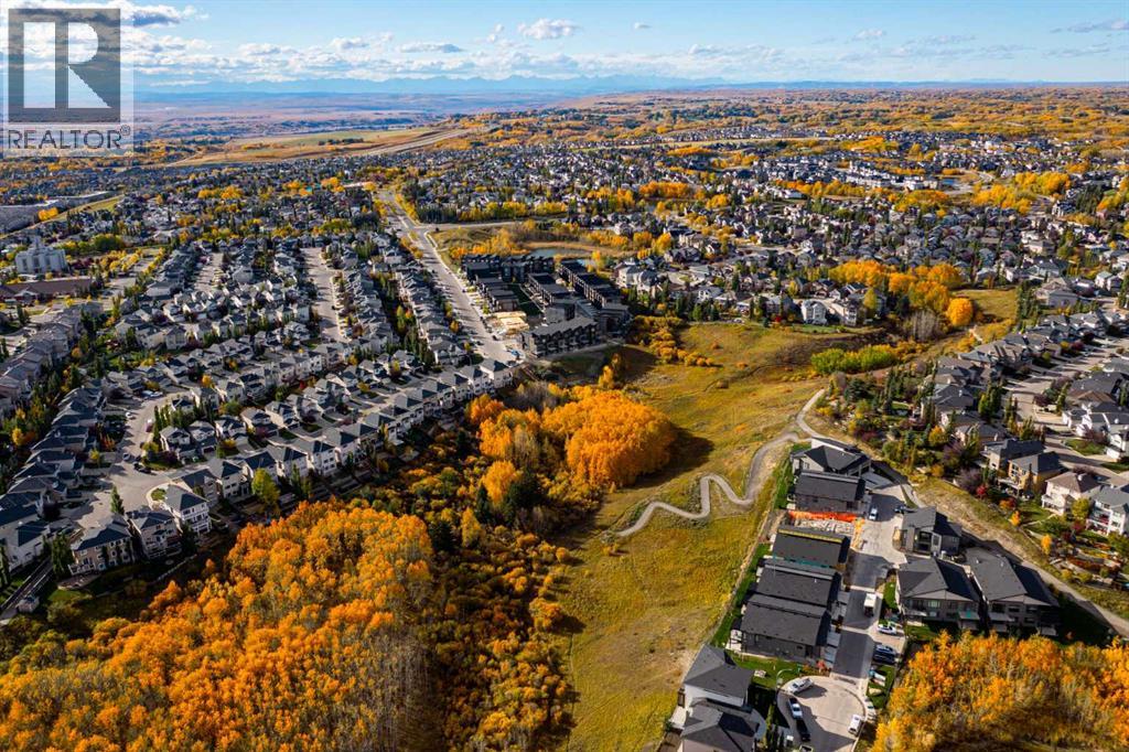 Single Family House for Sale in  Royal Elm Green NW Royal Oak Calgary 