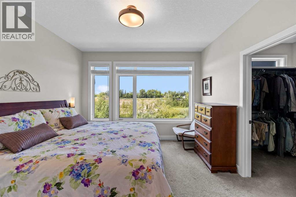 Single Family House for Sale in  Royal Elm Green NW Royal Oak Calgary 