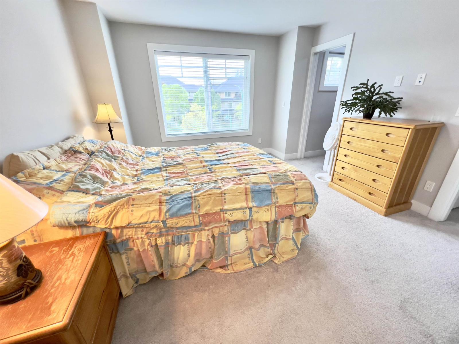Photo 4 of 3 7056 192 Street, Surrey BC