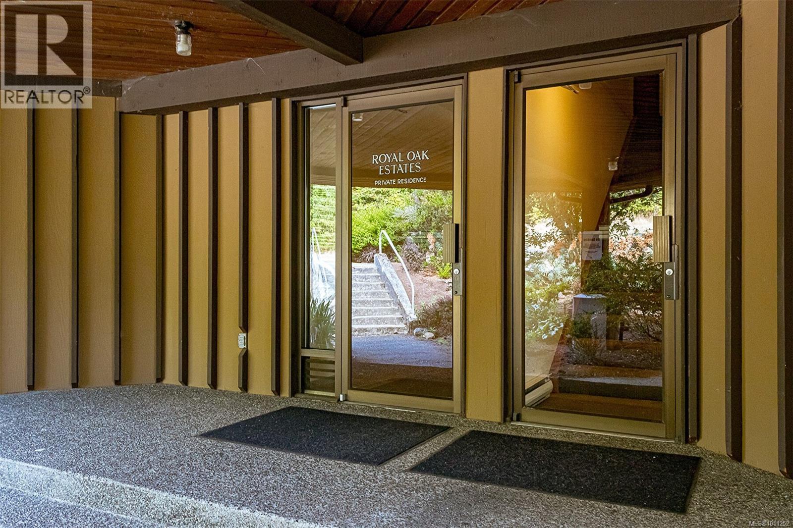 Single Family House for Sale in A  Elk Lake Dr Saanich 