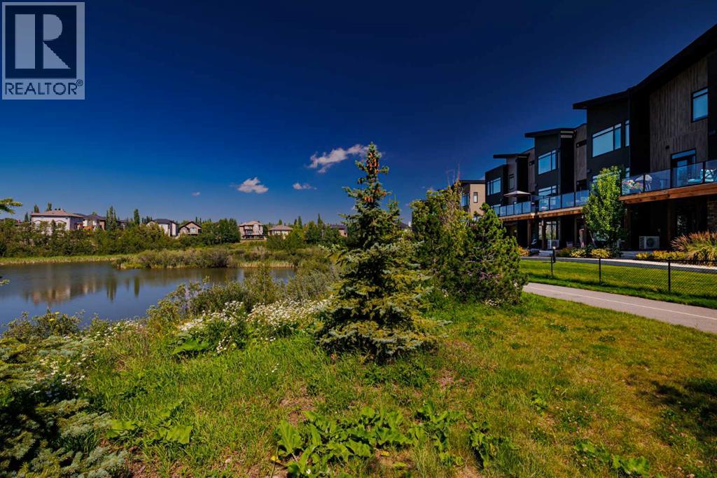 Single Family House for Sale in  Royal Elm Green NW Royal Oak Calgary 