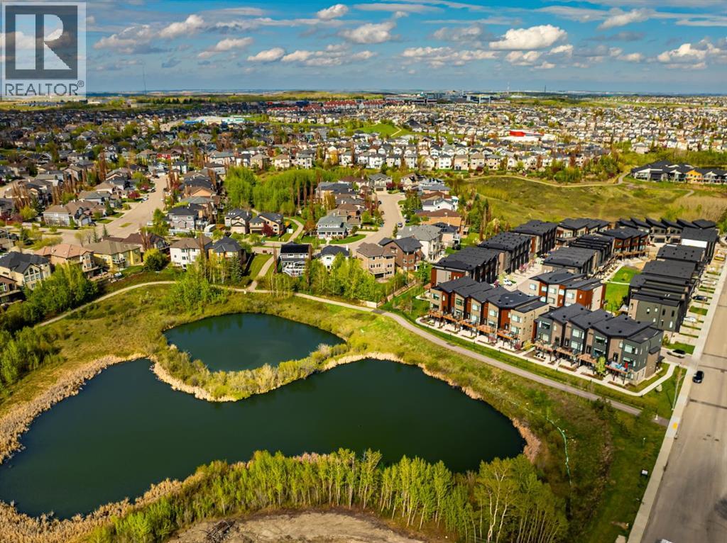 Single Family House for Sale in  Royal Elm Green NW Royal Oak Calgary 