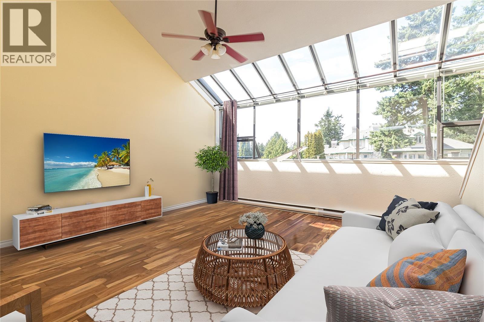 Single Family House for Sale in A  Elk Lake Dr Saanich 