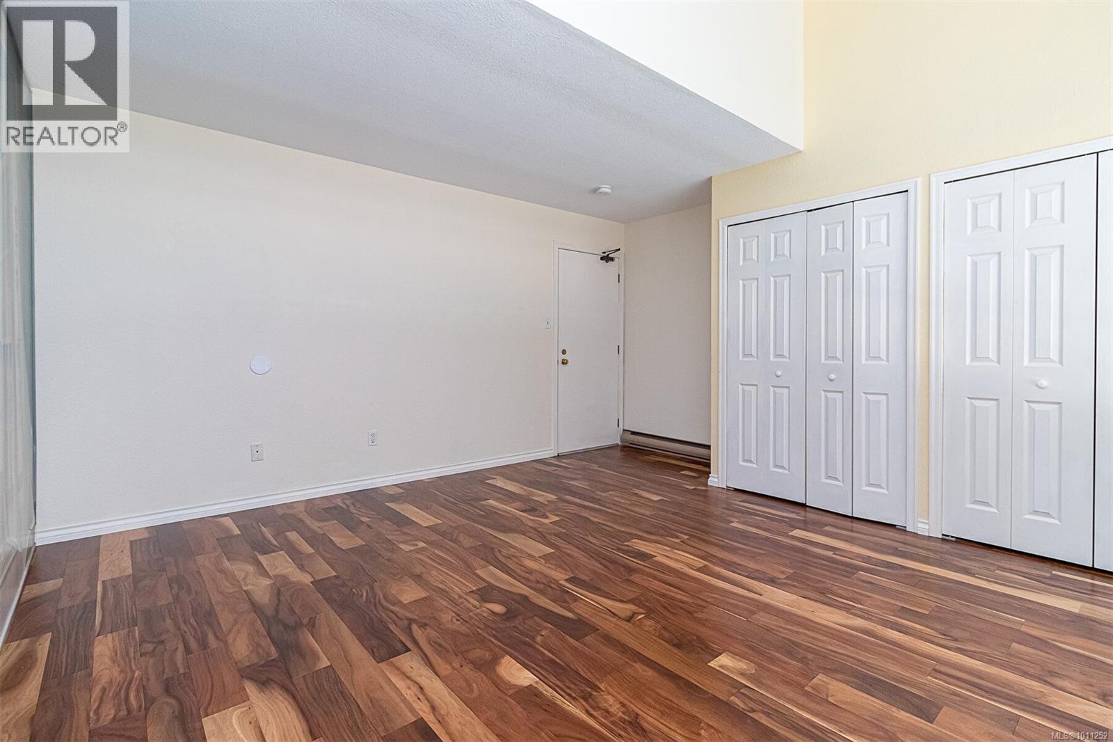 Single Family House for Sale in A  Elk Lake Dr Saanich 