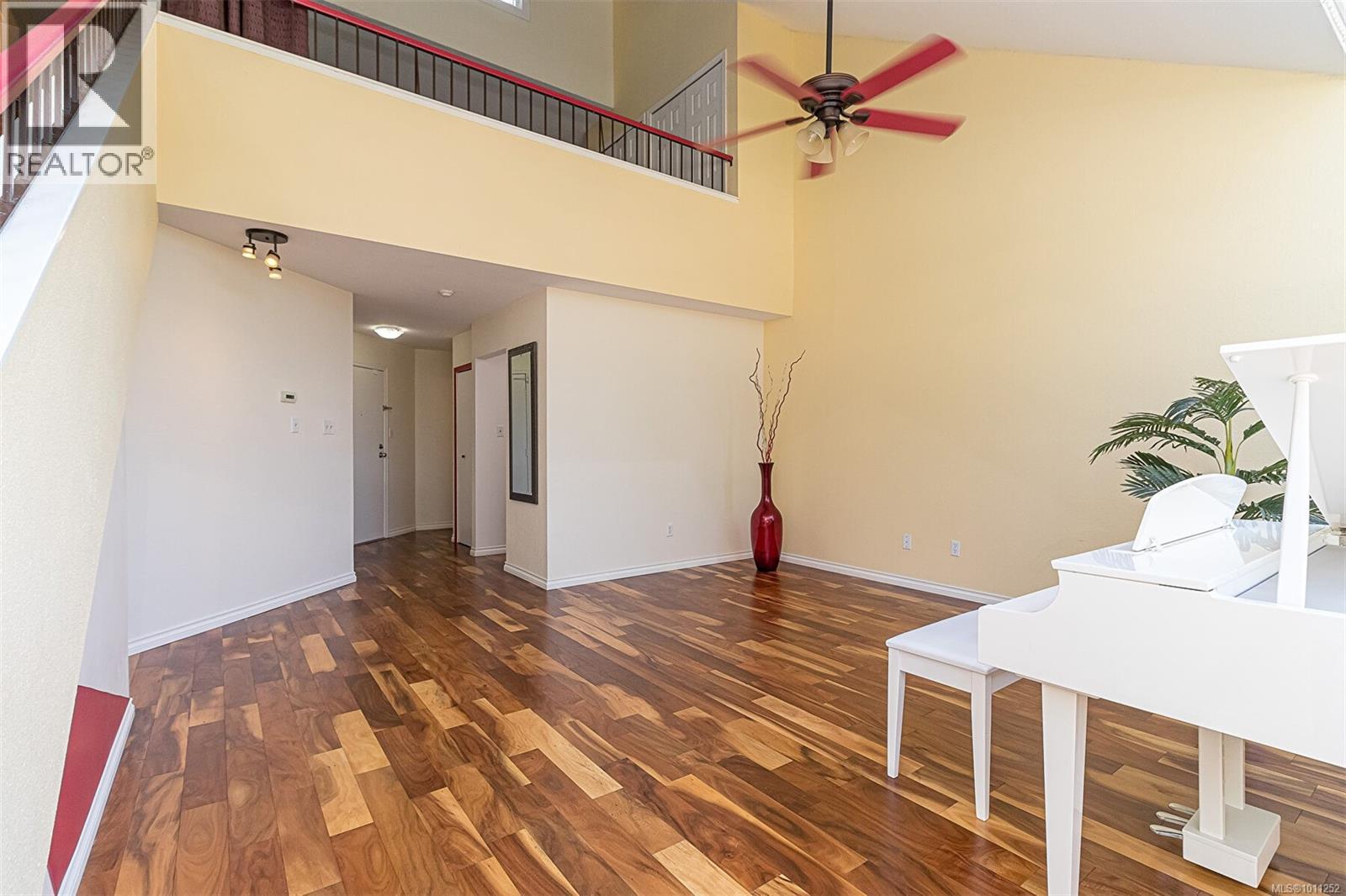 Single Family House for Sale in A  Elk Lake Dr Saanich 