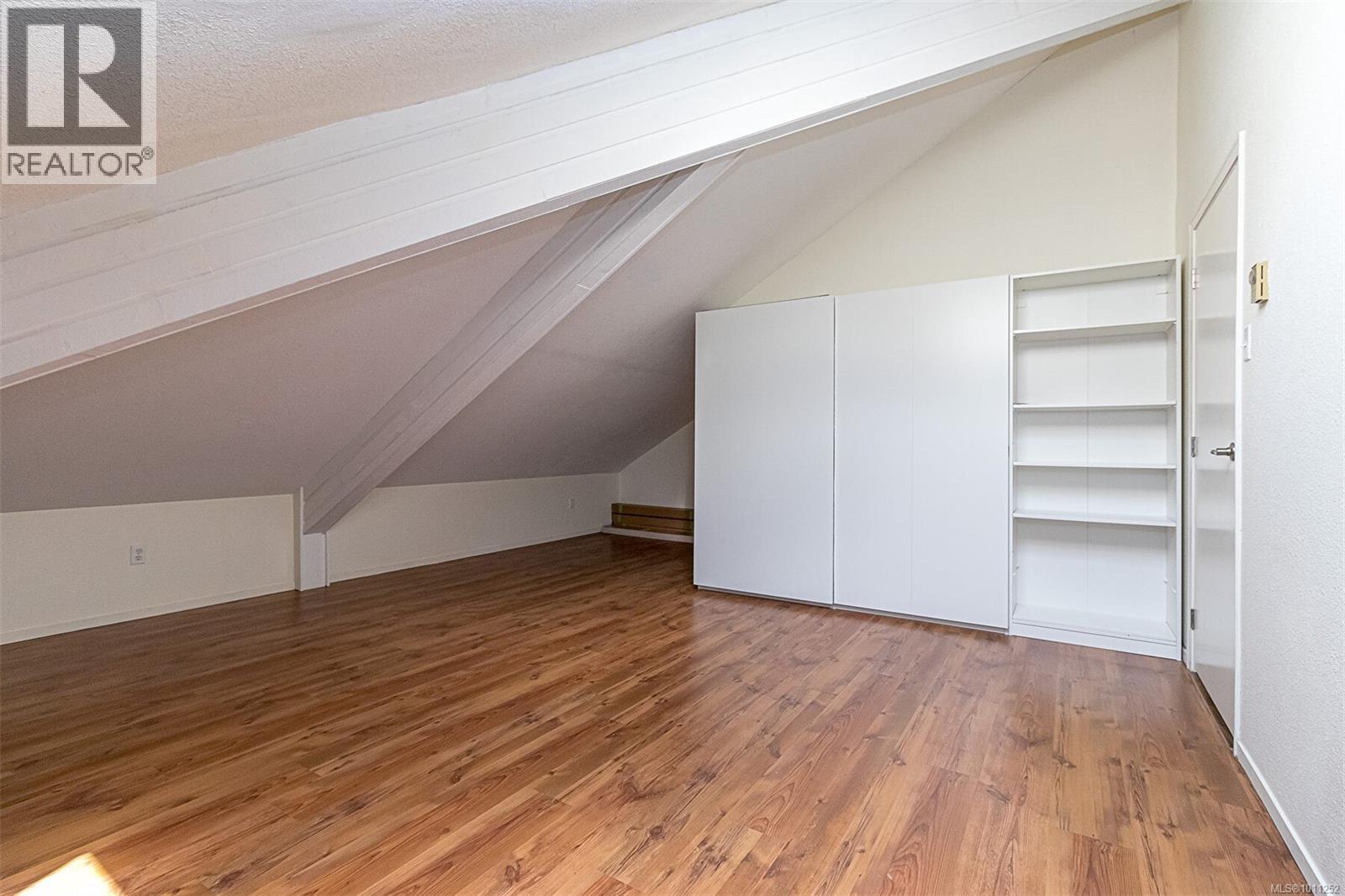 Single Family House for Sale in A  Elk Lake Dr Saanich 