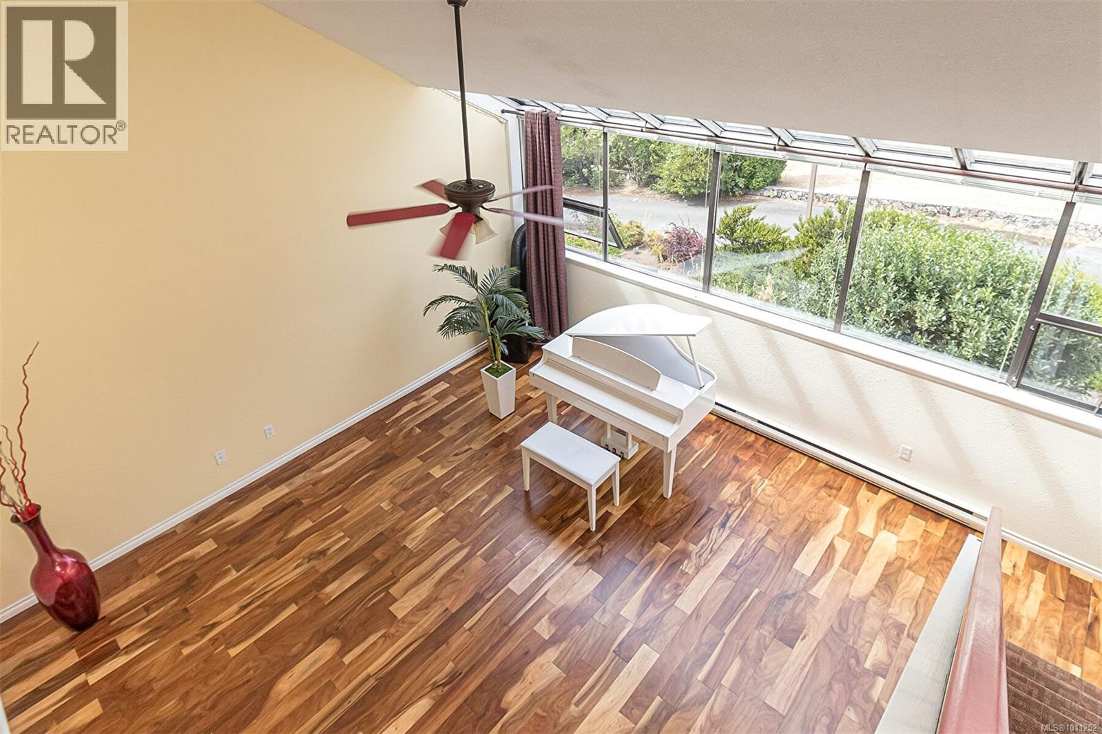 Single Family House for Sale in A  Elk Lake Dr Saanich 
