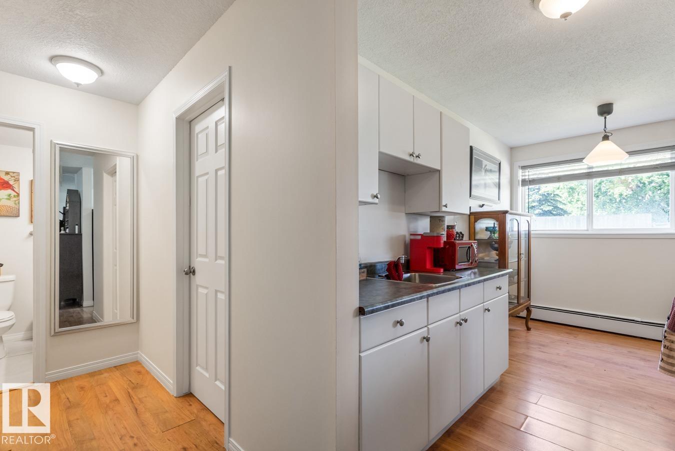 Photo 9 of 105 8930 149 St Nw, Edmonton AB
