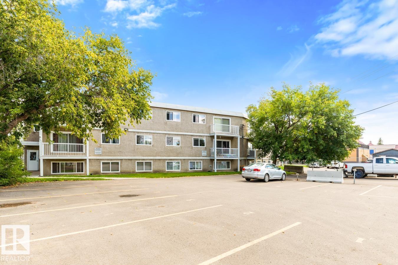 Photo 12 of 105 8930 149 St Nw, Edmonton AB