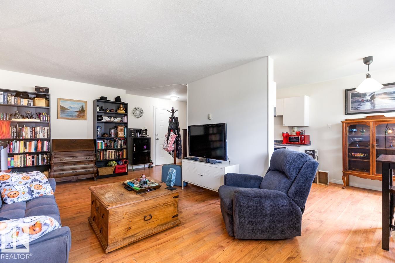 Photo 16 of 105 8930 149 St Nw, Edmonton AB