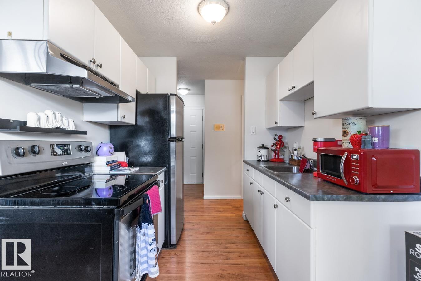 Photo 4 of 105 8930 149 St Nw, Edmonton AB