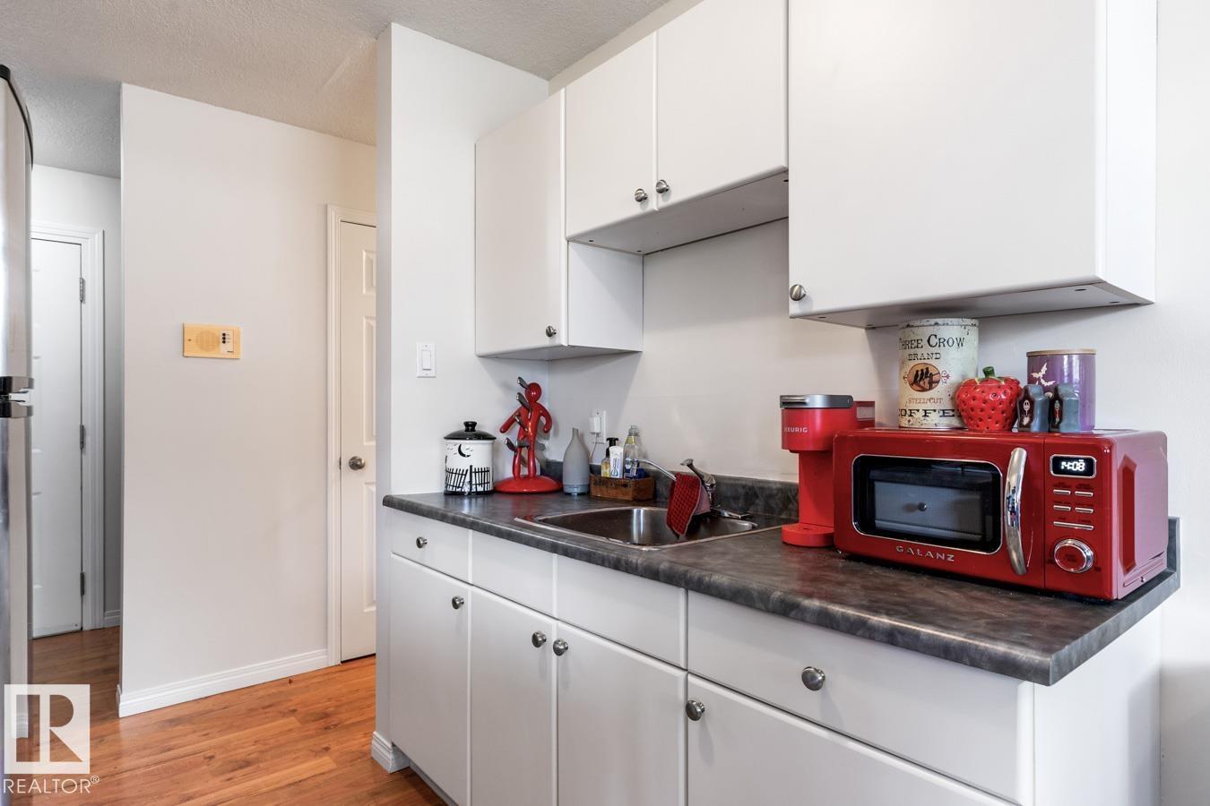Photo 15 of 105 8930 149 St Nw, Edmonton AB