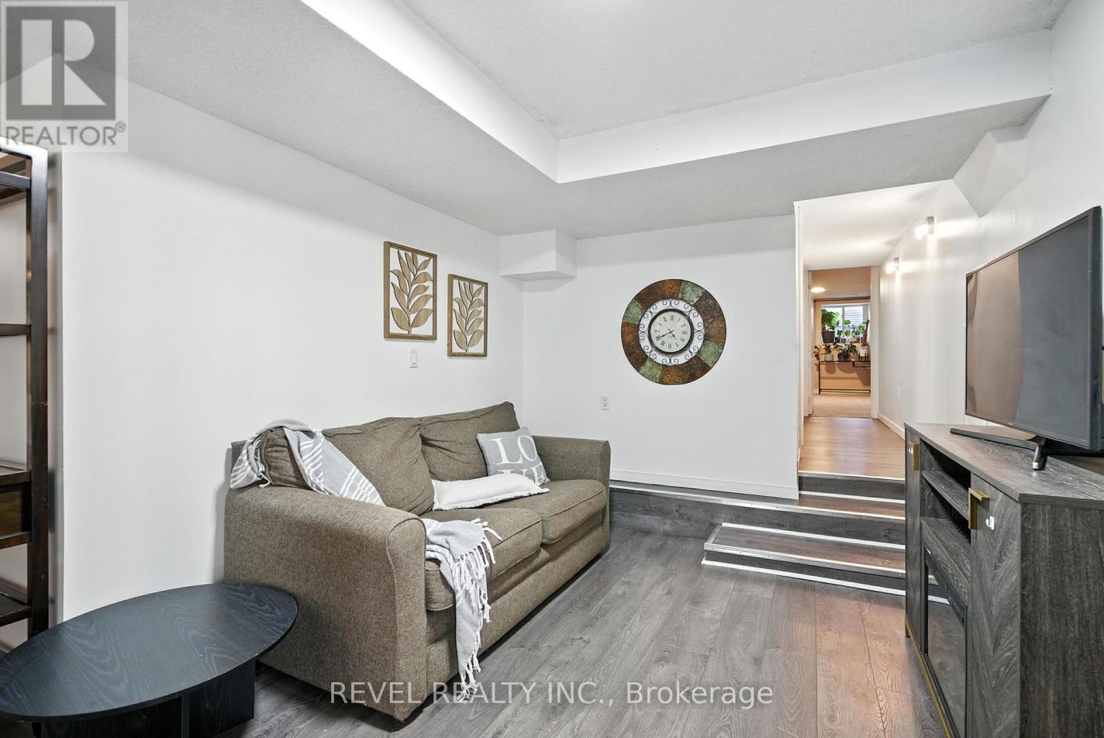 Photo 13 of 57 Rosehill Boulevard, Oshawa ON